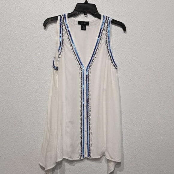 Karen Kane Beaded V-Neck Sleeveless Sharkbite Hem Tank Top - Picture 6 of 11